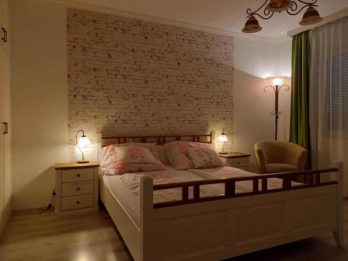 Kardos Apartman Debreţin Exterior foto