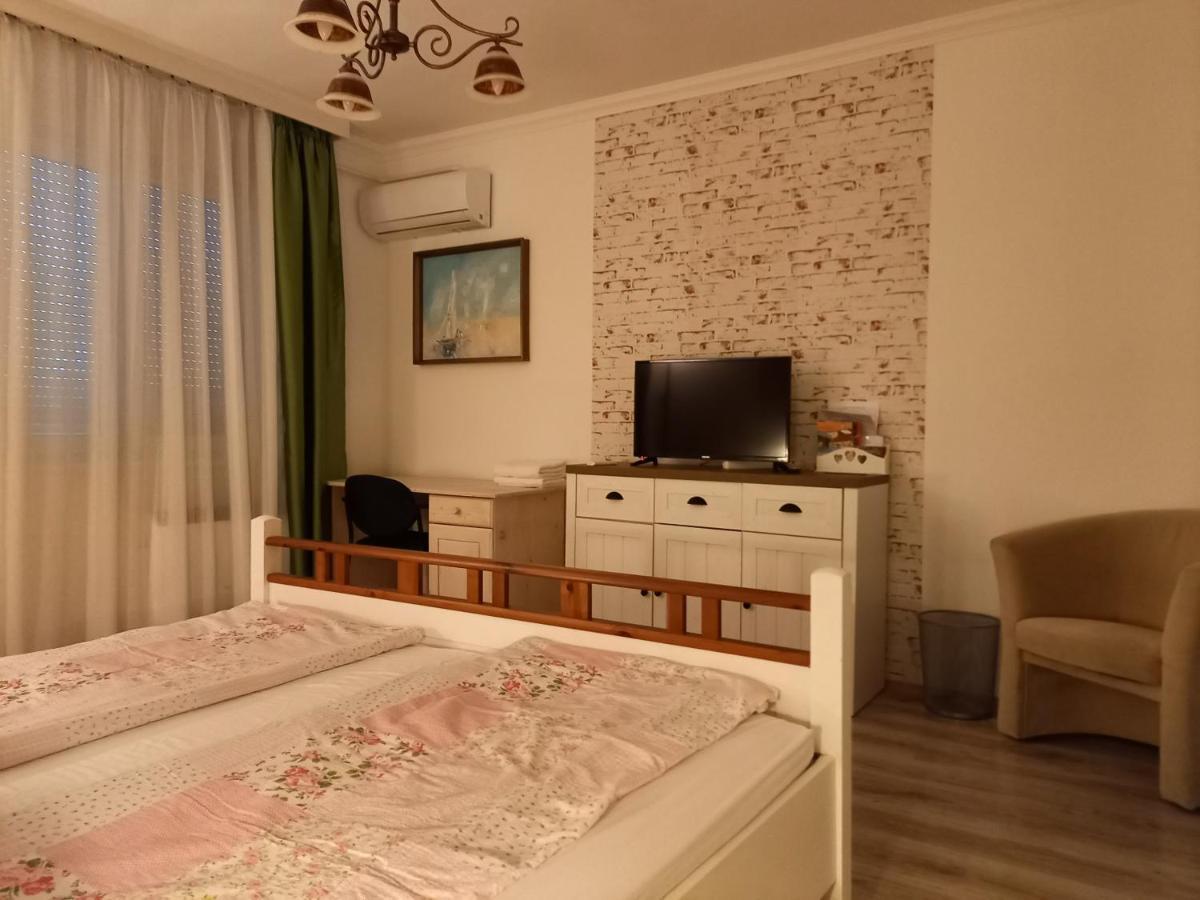 Kardos Apartman Debreţin Exterior foto