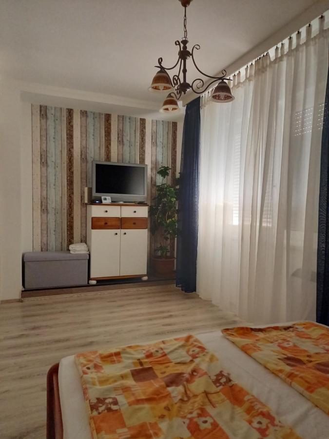 Kardos Apartman Debreţin Exterior foto