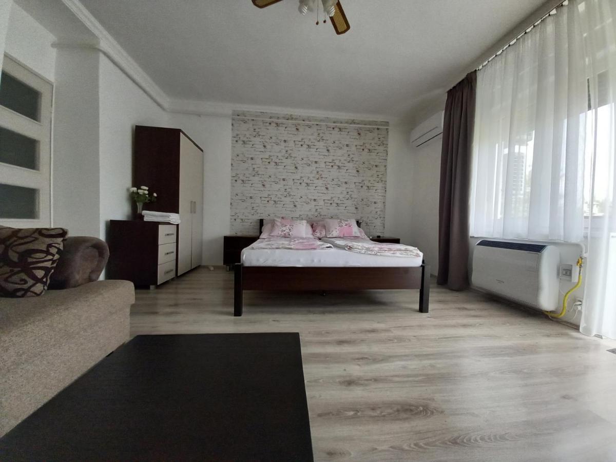 Kardos Apartman Debreţin Exterior foto