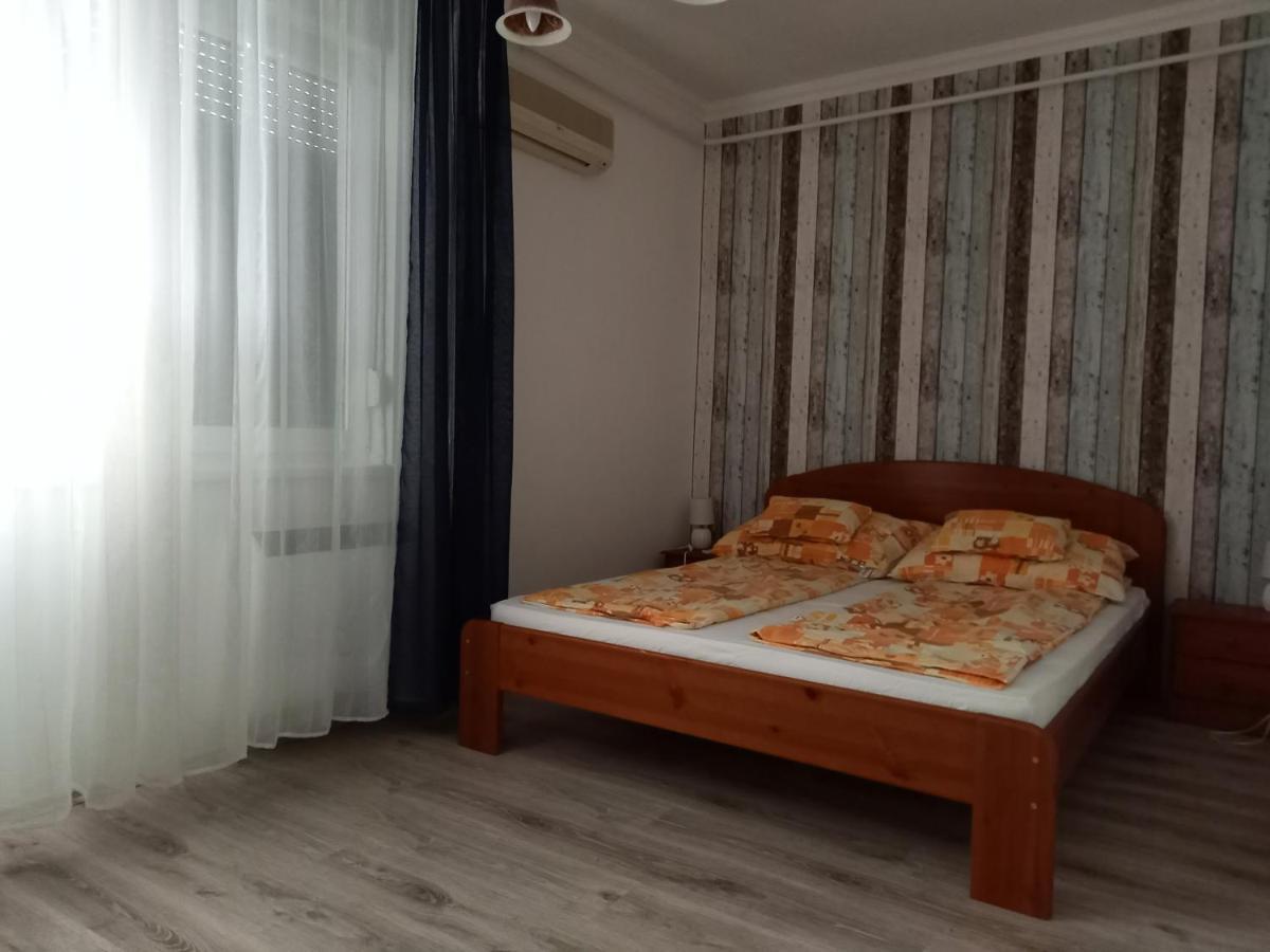 Kardos Apartman Debreţin Exterior foto